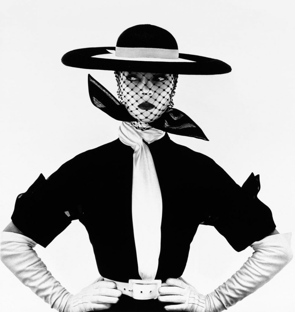 fashion photographers: Irving Penn, Black and White Vogue Cover (Jean Patchett), New York, 1950. Pinterest.