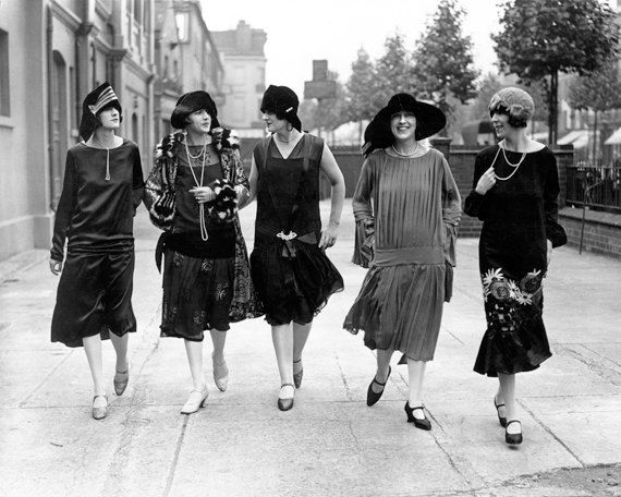 Roaring Twenties: Street fashion in the 1920s. Roaring Twenties