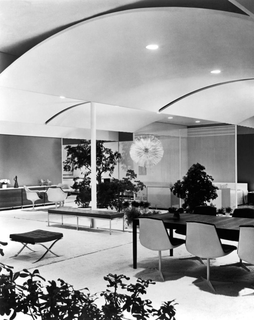 Five Key Women in Contemporary Interior Design: Florence Knoll, Knoll showroom - interior design, Five Key Women in Contemporary Interior Design