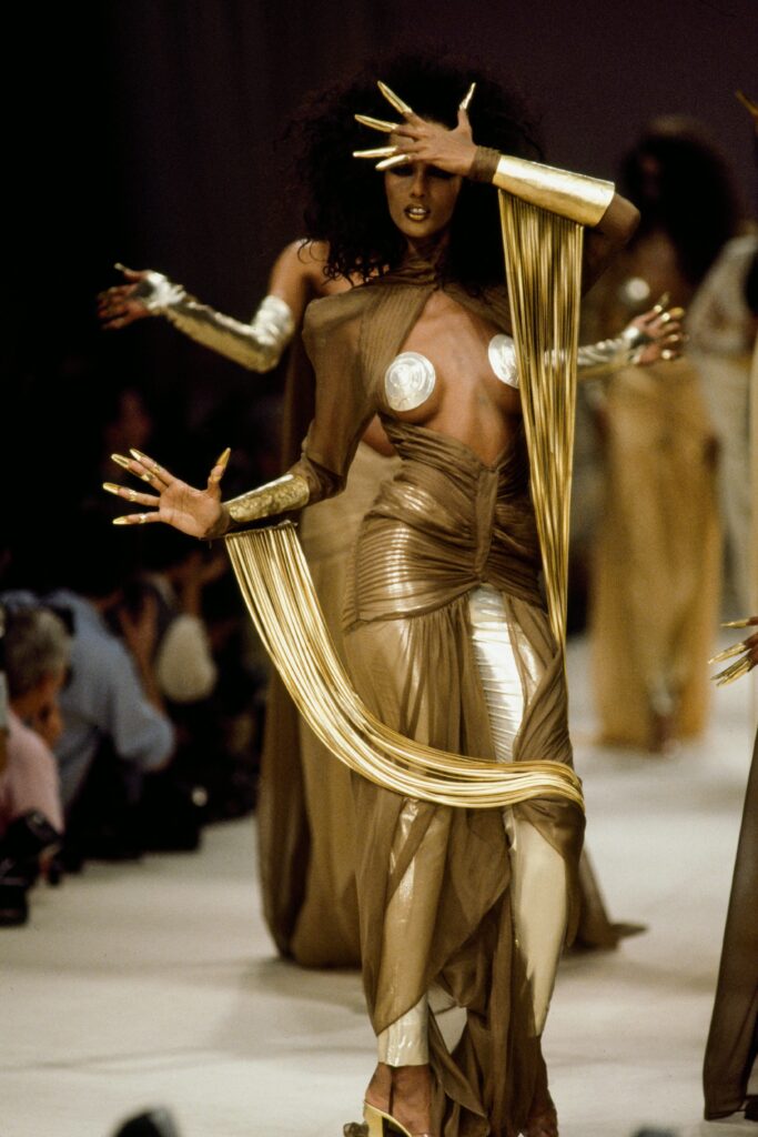 thierry mugler: Thierry Mugler, FW 1985 fashion show. Grazia.
