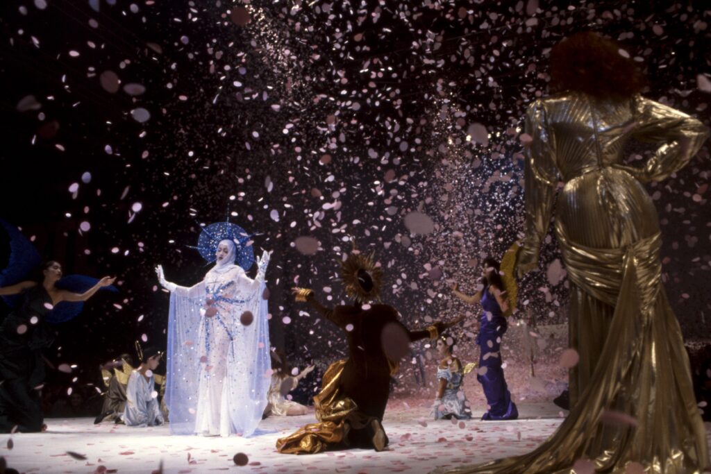 thierry mugler: Thierry Mugler, FW 1984 fashion show. Grazia.
