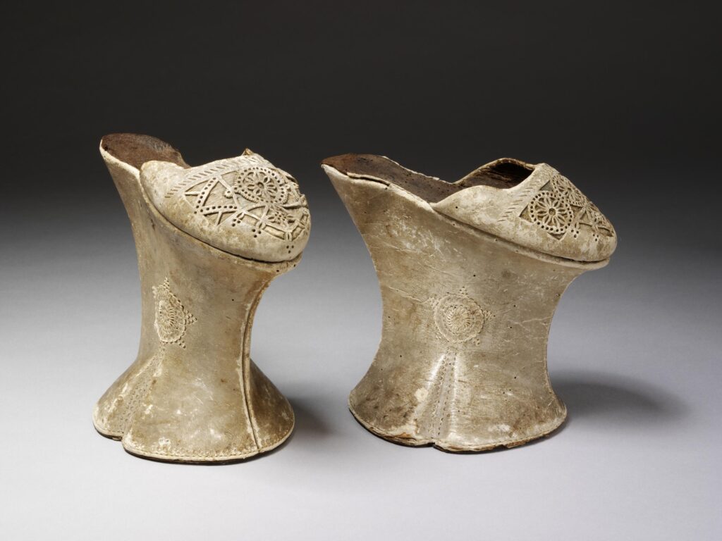 Pair of chopines, ca. 1600, Venice, © Victoria and Albert Museum, London.